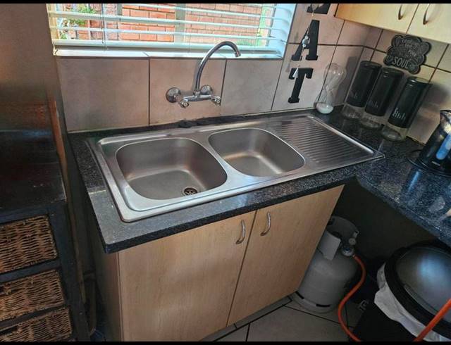 3 BEDROOM TOWNHOUSE FOR SALE IN ANNLIN